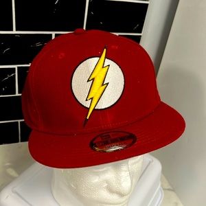 SNAPBACK REDDISH BURGUNDY Lightening Bolt